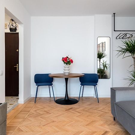 Central Aesthetic Apartment Bukarest Exterior foto